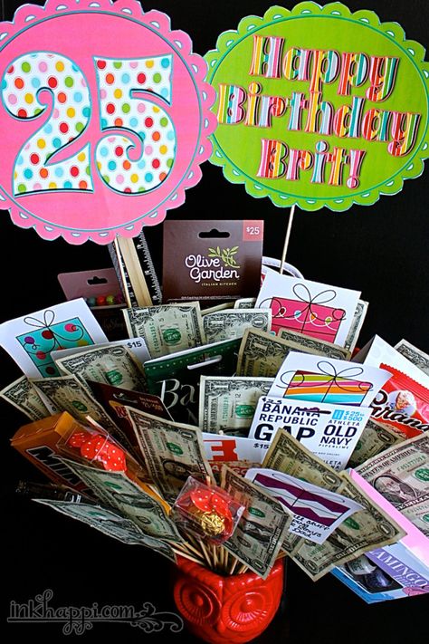 Birthday gift basket ideas with free printables! Birthday Money Gifts, Gift Card Bouquet, Birthday Gift Basket, Birthday Present For Boyfriend, 25th Birthday Gifts, Gifts Corporate, Anniversaire Diy, Birthday Basket, Baskets For Men