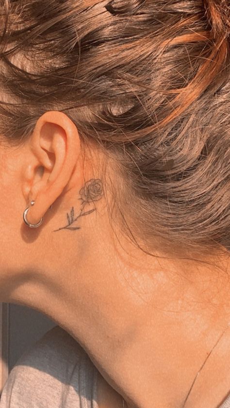 Birds Behind Ear Tattoo, Bird Tattoo Behind Ear, Tattoo Oreille, Tattoos With Mom, Tattoo Behind Ear, Bird Tattoo, Piercing Ideas, Birds Tattoo, With Mom