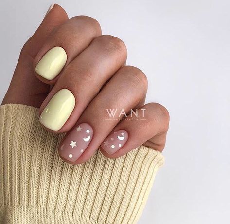 Cute yellow stars and moon Grad Nails, Pretty Fingers, Uñas Ideas, Neat Nails, Pastel Nail Art, Unghie Sfumate, Yellow Nail Art, Subtle Nails, Her Nails