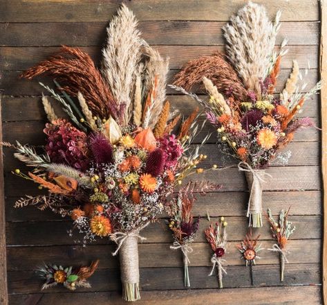 Thistle Bouquet Wedding, Autumn Wedding Bouquet, Eucalyptus Wedding Bouquet, Thistle Wedding, Bouquet Burgundy, Rustic Wedding Photos, Bridal Bouquet Fall, Winter Bouquet, Boho Bouquet