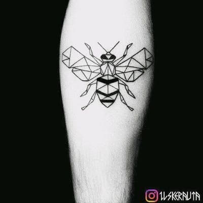 Geometric Bee Tattoo, Animal Tattoo Meanings, Bee Tattoo Design, Geometric Bee, Small Bee Tattoo, Tattoo Ideas Minimalist, Snow Tattoo, Honey Bee Tattoo, Bumble Bee Tattoo