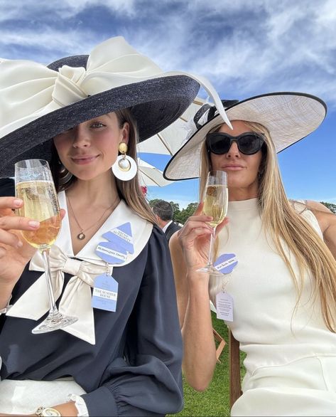 Horse Derby Aesthetic, Horse Race Aesthetic Outfit, Hat Party Ideas Ladies, Derby Day Outfits For Women, Horse Races Outfit, Kentucky Derby Aesthetic, Melbourne Cup Outfit, Derby Aesthetic, Kentucky Derby Party Attire