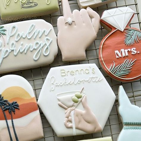 Best Bite Cookie Co. | Custom Cookie Art on Instagram: "Tinis + Bikinis — The perfect theme for a Palm Springs bachelorette! 💍🌴 • • • • • #palmspringsbachelorette #palmspringscookies #martinisandbikinis #tinisandbikiniscookies #bachelorettecookies #bachelorettepartyideas #bachelorettethemes #customcookie #martinicookies #bridecookies #sugarcookies #cookieart #azcookies #cookiedecorating" Bachelorette Sugar Cookies, Bachelorette Party Cookies, Bride Cookies, Flood Icing, Bachelorette Cookies, Engagement Cookies, Palm Springs Bachelorette, Sugar Cookie Royal Icing, Cowgirl Bachelorette