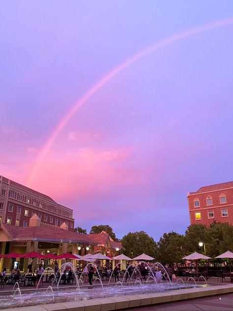 los angeles, sunset, usc village, usc sunset, la sunset, pretty sunset, sky, rainbow sunset, painted sky Usc Village, Usc Aesthetic, Usc College, College Acceptance Letter, Los Angeles Sunset, Dream University, College Goals, Sky Rainbow, College Necessities