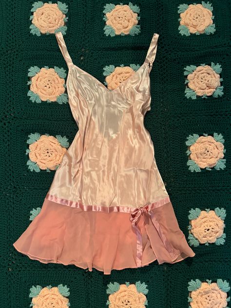 ADORABLE pink silk slip. Vintage Victoria's Secret. Size- medium. Bow and sheer trim. Too cute!! great vintage condition. Victoria Secret Clothing Outfits, Victoria Secret Slip Dress Outfit, Lace Cami Top Outfit, Silk Pink Dress, Patchwork Outfit, Victoria Secret Vintage, Pink Y2k Outfit, Slip Dress Vintage, Vintage Victoria Secret