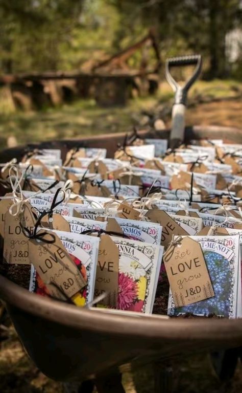 Gifts For Wedding Guests, Wedding Tiktok, Flower Seed Favors, Parting Gifts, Flower Seed Packets, Wildflower Wedding Theme, Summer Wedding Favors, Seed Packets Favors, Garden Wedding Favors