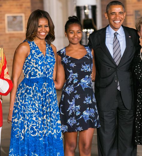 Real Name Sasha Obama Style, Obama Michelle, Obama Daughter, Black And White Outfits, Barack Obama Family, Malia And Sasha, Michelle Obama Fashion, Sasha Obama, Malia Obama