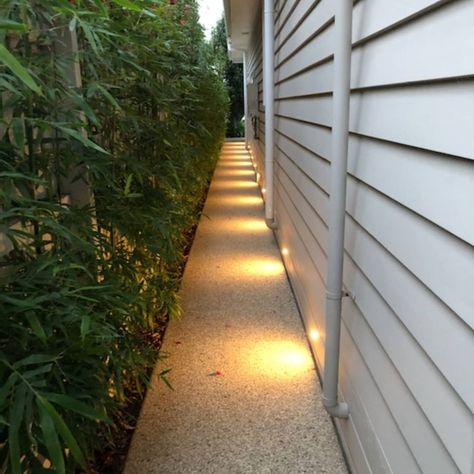 Side Access Garden Ideas, Narrow Alleyway Ideas, Side Alley Garden, Tiny Side Yard Ideas, Narrow Side Yard Landscaping Ideas, Narrow Side Of House Ideas, Sideyard Pathway Walkways, Side Yard Walkway Ideas, Side Garden Ideas Narrow