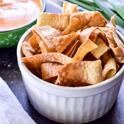 Air Fry Wonton Chips, Crispy Wonton Strips, Wonton Chips In Air Fryer, Wonton Wrappers Air Fryer, Wonton Strips Recipe, Air Fried Wontons, Air Fryer Wonton Chips, Air Fry Wontons, Wonton Air Fryer