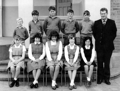 Woollen Dresses, British School Uniform, Simple Tunic, Girls School Uniform, Swinging London, School Uniform Fashion, Class Pictures, Summer Uniform, School Wear