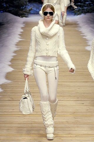 D&G Fall 2006 Ready-to-Wear Collection | Vogue Runway Fashion Couture, Winter Girls, Mode Inspo, Yohji Yamamoto, Fesyen Wanita, Milan Fashion, Milan Fashion Week, Couture Fashion, Passion For Fashion