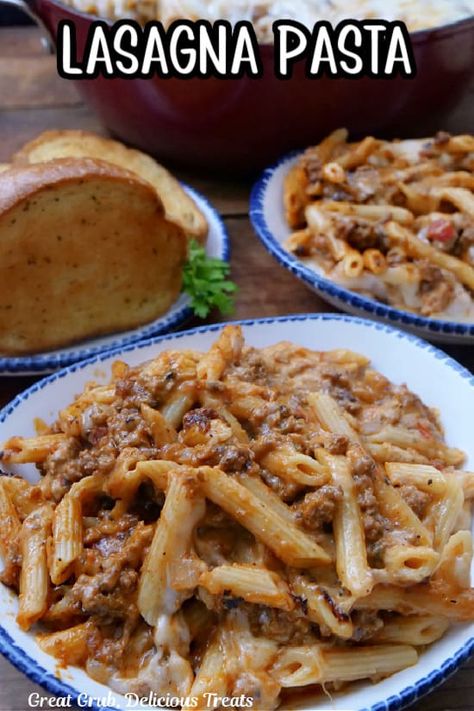 Lasagna Pasta is a delicious one pot meal made with deliciously seasoned ground beef, mini penne pasta, lots of cheese, and is a quick and easy weeknight meal the whole family will enjoy. A white bowl with blue trim filled with a serving of pasta. Penne Casserole, Pig Shots, Sausage Penne, Cranberry Meatballs, Card Night, Turkey Cranberry, Pecan Cobbler, Pasta Easy, Classic Lasagna