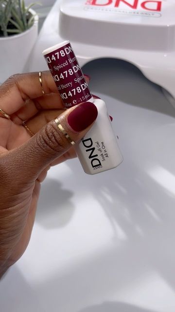 WhoDidHerNails on Instagram: "Spiced Berry 🍓 @dndgel  💰Discount Code: devinydnd25   Colors:  478 Spiced Berry • •  #nailtechcheck #nailswatch #diynails #nailpolish #nails #instagramreels #DNDGel #DNDGelPolish #DNDgelpartner #rednails #burgundynails" Dnd 633 Garnet Red, Dnd Spiced Berry, Dnd Nail Colors, Dnd Gel Nails, Fall Nails 2022, Dnd Gel Polish, November Nails, Face Nails, Nails 2022