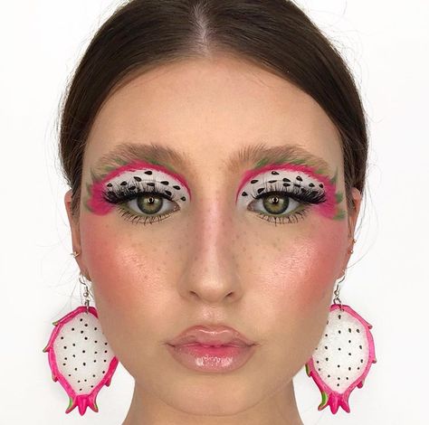 Fruit Makeup, Eyeliner Wings, Fruit Medley, Mario E Luigi, Bold Makeup Looks, Face Art Makeup, Avant Garde Makeup, Perfect Eyeliner, Cool Makeup Looks