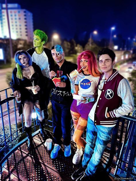 Teen Titans Go Costume, Jenna Core, Best Costume Ideas, Best Family Halloween Costumes, Teen Titans Cosplay, Raven Costume, Group Cosplay, Cute Group Halloween Costumes, Matching Halloween Costumes