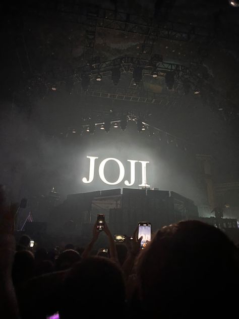 joji Joji Concert Aesthetic, Joji Concert Outfit, Frank Ocean Concert, Concert Fit Ideas, Joji Poster, Joji Wallpapers Aesthetic, Joji Concert, Joji Aesthetic, Comfort Aesthetic