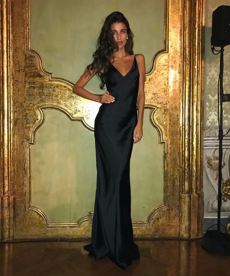 See this Instagram photo by @anyalitva • 8,514 likes Black Tie Attire, Maxi Prom Dress, Floor Length Maxi Dress, Chic Brides, Black Tie Gala, Prom Ideas, Black Bridesmaid Dresses, Womens Style, Event Outfit