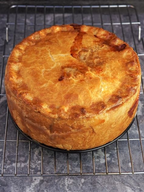 English Pies British, Pork Pies Recipe, Savoury Pie Fillings, Picnic Pies Savory, Meat Pie Dough Recipe, Pie Recipes Savory, Picnic Pie Recipe, Minced Meat Pie, Sausage Pie Recipe