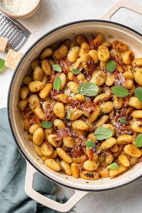 Proscuitto Recipe, Butter Gnocchi, Pan Fried Gnocchi, Italian Side Dishes, Prosciutto Pasta, Prosciutto Recipes, Crispy Prosciutto, Gnocchi Recipe, Pasta Noodle Recipe