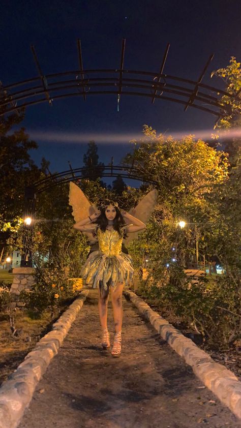 Disfraz Kendall Jenner, Kendall Jenner Disfraz, Killer Fairy Costume, Guy Fairy Costume, Kendall Jenner Fairy Costume, Golden Fairy Costume, Iridessa Fairy Costume, Fairy Costume Black Women, Kendall Jenner Fairy