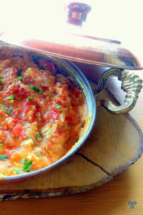 Menemen Recipe - Turkish Scrambled Eggs With Tomatoes Scrambled Eggs With Tomatoes, Menemen Recipe, Eggs With Tomatoes, Turkish Eggs, Scrambled Eggs Recipe, Turkish Breakfast, Food Critic, Onion Recipes, Food Recepie