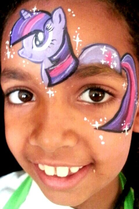 Twilight Sparkle MLP face painting! Unicorn Face Paint, Superhero Face Painting, Face Painting Unicorn, Face Painting Tips, Paint Gallery, Professional Face Paint, Girl Face Painting, My Little Pony Birthday Party, Kids Face Paint