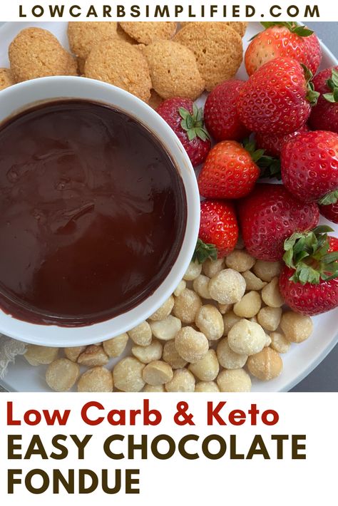 Keto Cheese Fondue, Keto Fondue, Milk Chocolate Fondue, Fondue Ideas, Chocolate Fondue Recipe, Healthy Dark Chocolate, Fondue Recipes, Low Carb Fruit, Thm Desserts