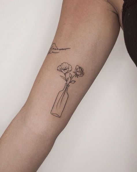 Flower In Vase Tattoo, Tattoo Flowers Arm, Tattoo Ideas Roses, Cute Flower Tattoos, Aesthetic Flower Tattoo, Vase Tattoo, Carnation Tattoo, Art Inspired Tattoos, Bottle Tattoo