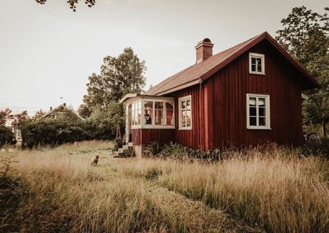 Swedish Style Home Interior Design, Swedish Country House Exterior, Scandinavian Summer Cottage, Scandinavian Interior Cottage, Swedish Cottage Floor Plan, Old Swedish House Interior, Danish Cottage Interior, Swedish Wooden House, Scandinavian Cabin Swedish Cottage