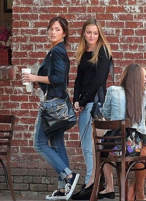 I love Minka Kelly's outfit ( The Roommate ) The Roomate, Minka Kelly Hair, Kelly Hair, The Roommate, Converse Chucks, Minka Kelly, Smart Casual Wear, Edgy Chic, Leighton Meester