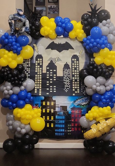 Batman Balloon Arch, Batman Balloon Garland, Batman Birthday Theme, Batman Theme, Balloon Creations, Batman Party, Balloon Decor, 4th Birthday Parties, Birthday Decoration