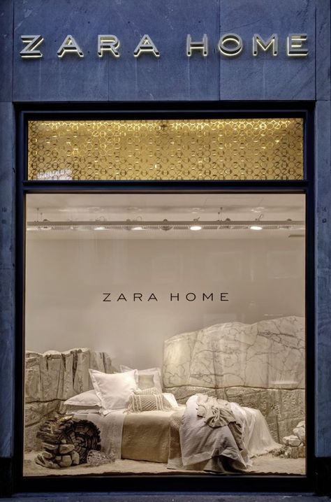 Zara Home Windows, Milan – Italy. This window Display is different because it takes home items such as a bed and puts it in an unlikely place, the desert. The stone in the back helps bring out the neutral, dry feeling. Olivia Sherles Fabric Window Display, Creative Window Display, Zara Home Interiors, Furniture Store Display, Italy Houses, Shop Curtains, Store Display Design, Windows Display, Home Windows