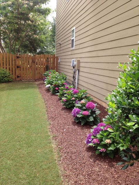 20+ PLAIN FRONT YARD LANDSCAPING IDEAS FOR YOUR GARDEN SPACE #yard #gardening #gardeningideas Landscape Tips, Cheap Landscaping Ideas, Side Yard Landscaping, Desain Lanskap, Have Inspiration, Home Landscaping, Front Yard Garden, Landscaping Tips, Hemnes