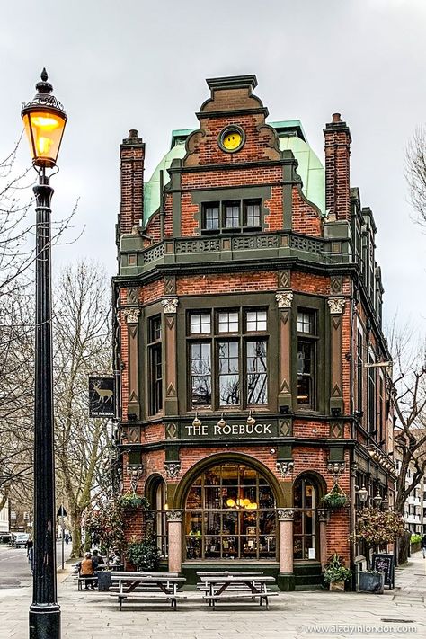 Pubs In London, Architecture Cool, Fotografi Kota, Best Pubs, London Pubs, On The Corner, Brick Building, Architecture Old, Urban Sketching