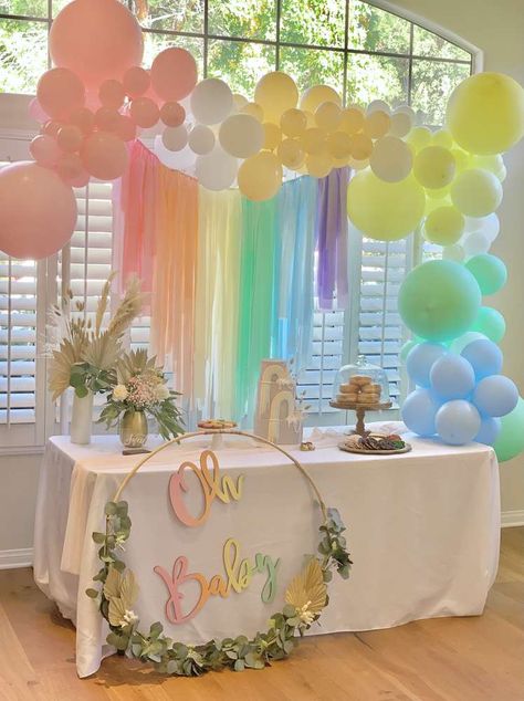 Rainbow Centerpiece Ideas Diy, Pastel Rainbow Balloon Garland, Pastel Rainbow Centerpiece Ideas, Rainbow Baby Shower Centerpieces, Pastel Rainbow Baby Shower Theme, Rainbow Backdrop Diy, Baby Shower Arcoiris Decoracion, Rainbow Centerpiece Ideas, Rainbow Gender Reveal Party