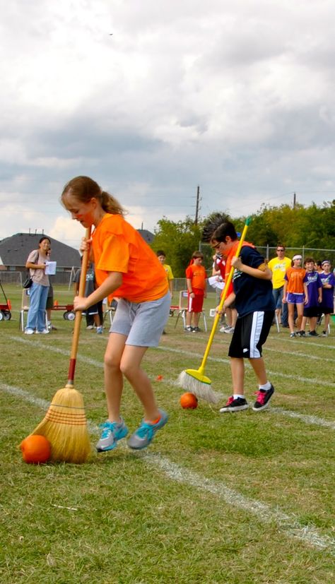 Pumpkin Sweep Race! Outside Fall Festival Games, Fall Theme Carnival Games, Easy Fall Festival Ideas, Kid Fall Festival Games, School Fall Festival Decorations, School Halloween Festival Ideas, Fall Obstacle Course, Fall Festival Ideas For Kids, Elementary School Fall Festival Ideas