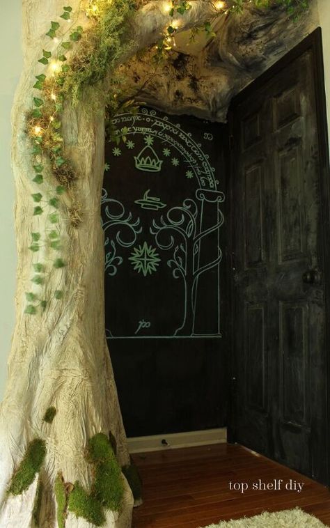 Lord Of The Rings Wall Decor, Fairy Theme Room Ideas, Fantasy Room Design, Fantasy Room Ideas, Storybook Bedroom, Fantasy Playroom, Elven Decor, Wall Tree Decor, Forest Room Ideas