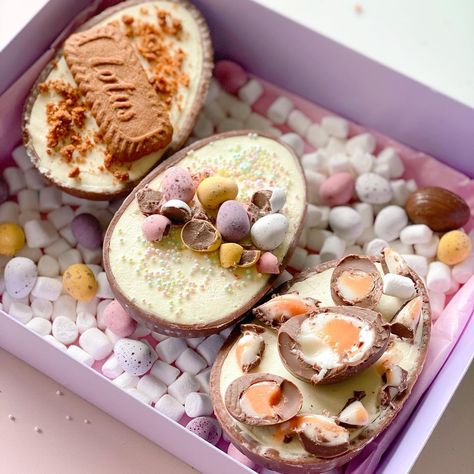 Victoria's Kitchen Cake School on Instagram: “🥚 EASTER EGG 🐰 CHEESECAKES ��🥚 So my new obsession is filling Easter eggs with anything and everything 😄 I made these at the weekend and…” Easter Egg Cheesecake, New Obsession, Easter Sale, Easter Egg, Business Ideas, The Weekend, Easter Eggs, Cheesecake, Egg