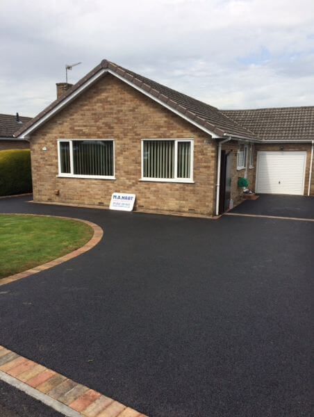 Asphalt Driveway Ideas, Tarmac Drives, Tarmac Driveway, Tarmac Driveways, Resin Bound Driveways, Resin Driveway, Front Door Steps, Asphalt Driveway, Driveway Ideas