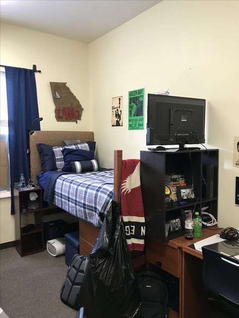 College Dorm Room Ideas Guys, Male Dorm Room Ideas Colleges, Dorm Rooms For Guys, Guys College Dorm, Boys Dorm Room Ideas, Male Dorm Room Ideas, Dorm Decoration Ideas, Dorms Ideas, College Dorm Room Ideas For Guys