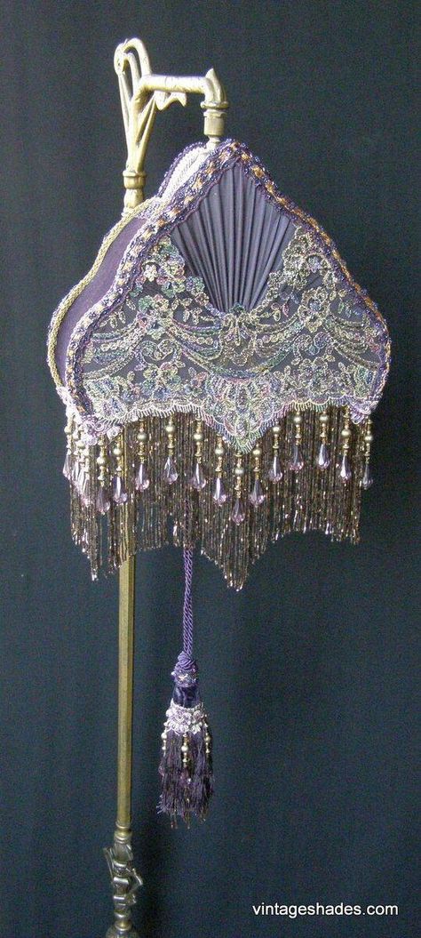 Beautiful Victorian Lamp Lampe Art Nouveau, Diy Victorian Lampshades, Lampshade Shapes, Shabby Lamp, Pretty Antiques, Amazing Lamps, Pretty Lamps, Bridge Lamp, Victorian Lamp