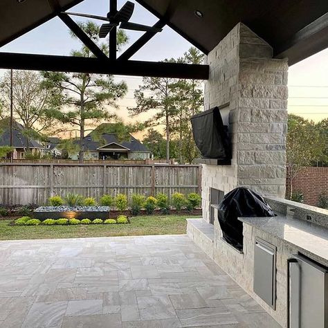 Patio Tile Ideas, Tile Patio Floor, Aesthetic Patio, Outdoor Tiles Floor, Ideas Backyard Patio, Outdoor Tile Patio, Outdoor Deck Tiles, Outdoor Patio Designs, Patio Projects