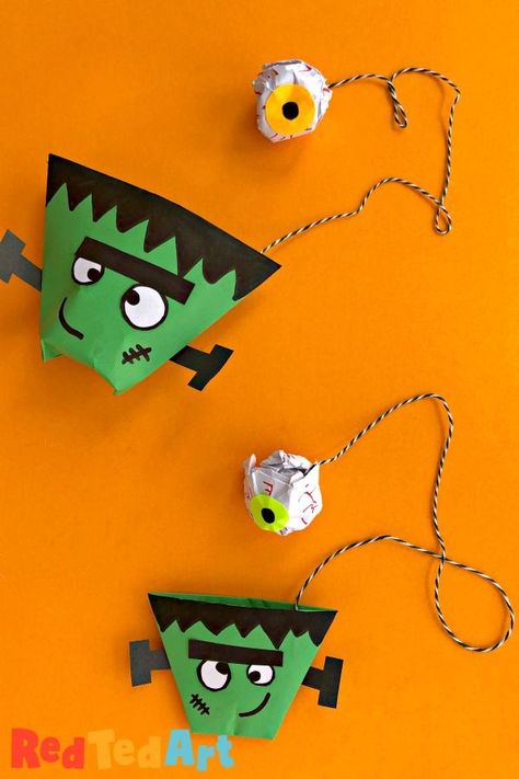 Easy Paper Cup and Ball Game for Halloween - Frankenstein and Eyeball design. What a fun and easy Origami Halloween Project for kids. Learn how to make these super simple Frankensteins and turn them into a ball and cup game. Love the flying eyeballs... or maybe make them into Frankenstein's Brains? Too funny! Love a cute paper Halloween Craft #halloween #games #paperhalloween #crafts #kids Origami Cup, Frankenstein Craft, Origami Halloween, Game Paper, Halloween Origami, Easy Origami For Kids, Halloween Crafts For Toddlers, Easy Halloween Crafts, Manualidades Halloween