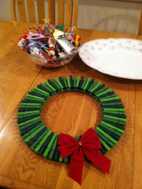 Clothespins Wreaths, Painted Clothespins, December Decor, Christmas Clothespin, Wreath Business, Clothespin Diy Crafts, Clothespins Diy, Wooden Clothespin Crafts, Clothespin Wreath