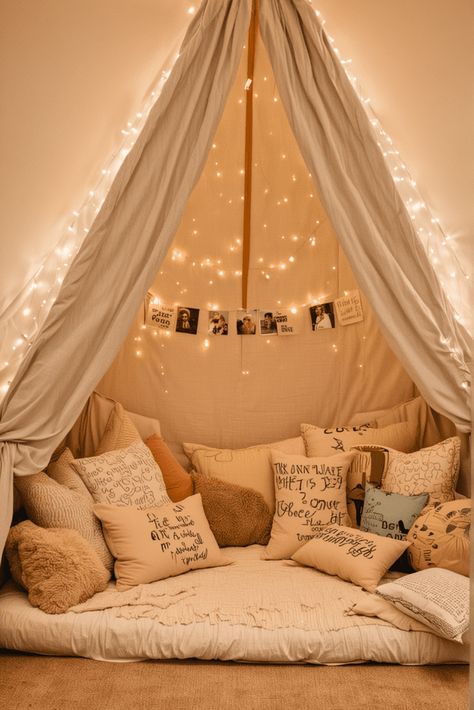 Diy Book Corner Reading Areas, Reading Nook For Bedroom, Cute Reading Nook Ideas, How To Create A Reading Corner, Castle Reading Nook, Nook Bed Ideas, Reading Corner With Canopy, Cozy Kids Corner, Cozy Corner Decor