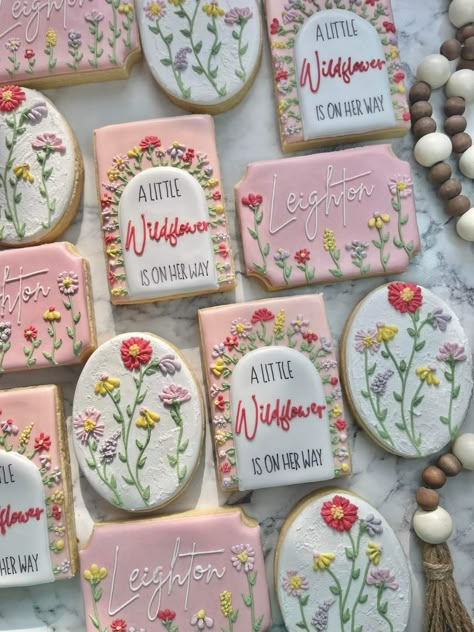 Wildflower Baby Shower Cookies, Wildflower Cookies, Wildflower Baby Shower Ideas, Wild Flower Baby Shower, Fondant Biscuits, Two Wild Party, Baby Shower Ideas Games, Flower Baby Shower Theme, Christmas Snack Ideas