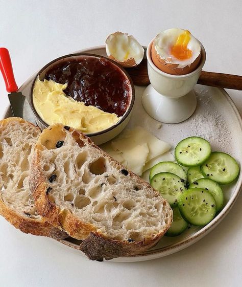 Petit Dej Healthy, Edam Cheese, Food Hunter, Hunter Gatherer, Healthy Food Motivation, Raspberry Jam, Food Obsession, Sourdough Bread, Salted Butter