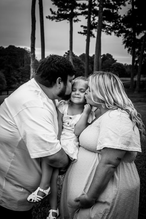 Plus size maternity photo shoot Maternity Photos Plus Size, Plus Size Maternity Photography, Plus Size Maternity Photos, Fall Maternity Photos, Couple With Baby, Pregnancy Pics, Poses Family, Maternity Photography Poses Pregnancy Pics, Plus Size Maternity