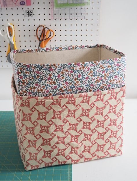 MessyJesse - a quilt blog by Jessie Fincham: Easy Fabric Box Sewing Pattern - Free Tutorial! Storage Bin Sewing Pattern, Cloth Basket Pattern Free Sewing, Fabric Storage Bins Pattern, Storage Sewing Patterns, Storage Box Sewing Pattern, Fabric Box Tutorial, Quilted Boxes Fabric Basket, Fabric Basket Pattern Free, Basket Sewing Pattern Free