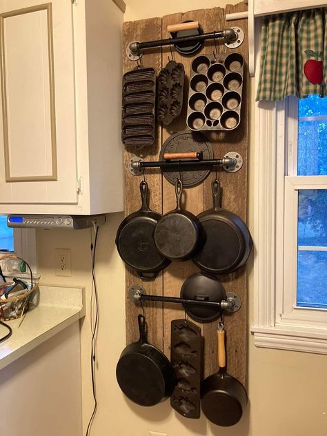 Cast Iron Holders Pot Racks, Wall Pan Rack, Pan Stand Ideas, Ladder Pots And Pans Holder, Cast Iron Pot Rack, Iron Skillet Storage Ideas, Cast Iron Pan Holder, Antique Kitchen Utensils Display Ideas, Cast Iron Hanging Ideas